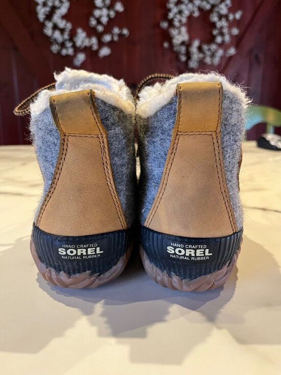 Sorel Shoes - Sorel Out'N About Plus Waterproof Gray Felt Duck Boots - Size 7